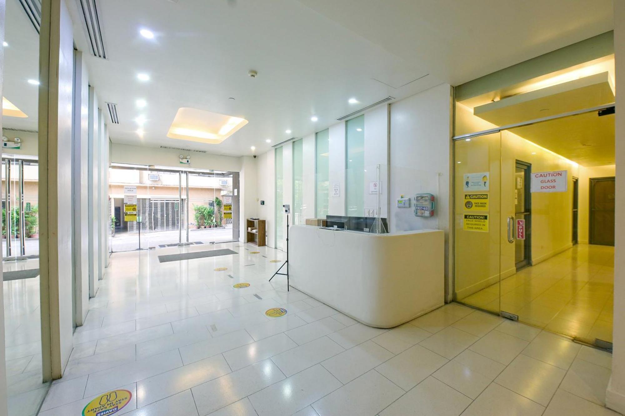 Oyo 769 Poblacion Suites Polaris Makati City Eksteriør bilde