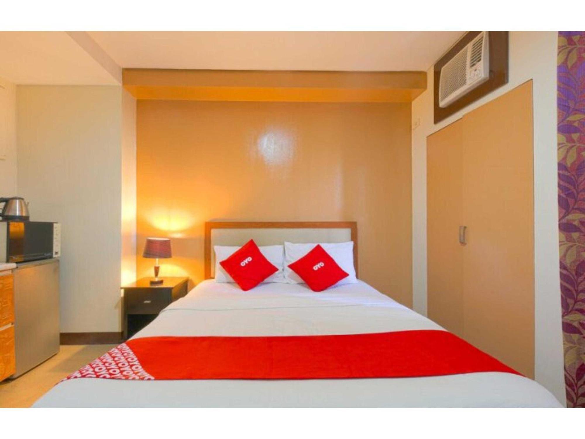 Oyo 769 Poblacion Suites Polaris Makati City Eksteriør bilde