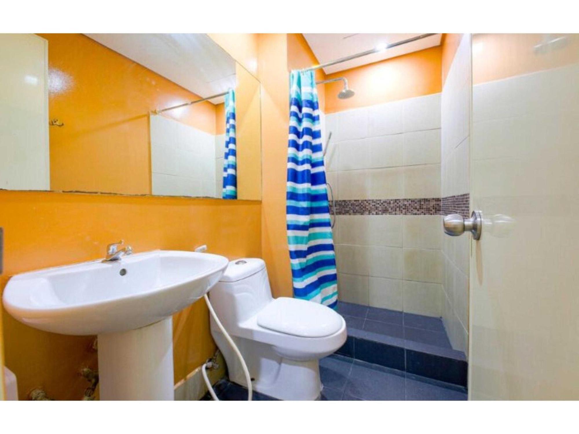 Oyo 769 Poblacion Suites Polaris Makati City Eksteriør bilde