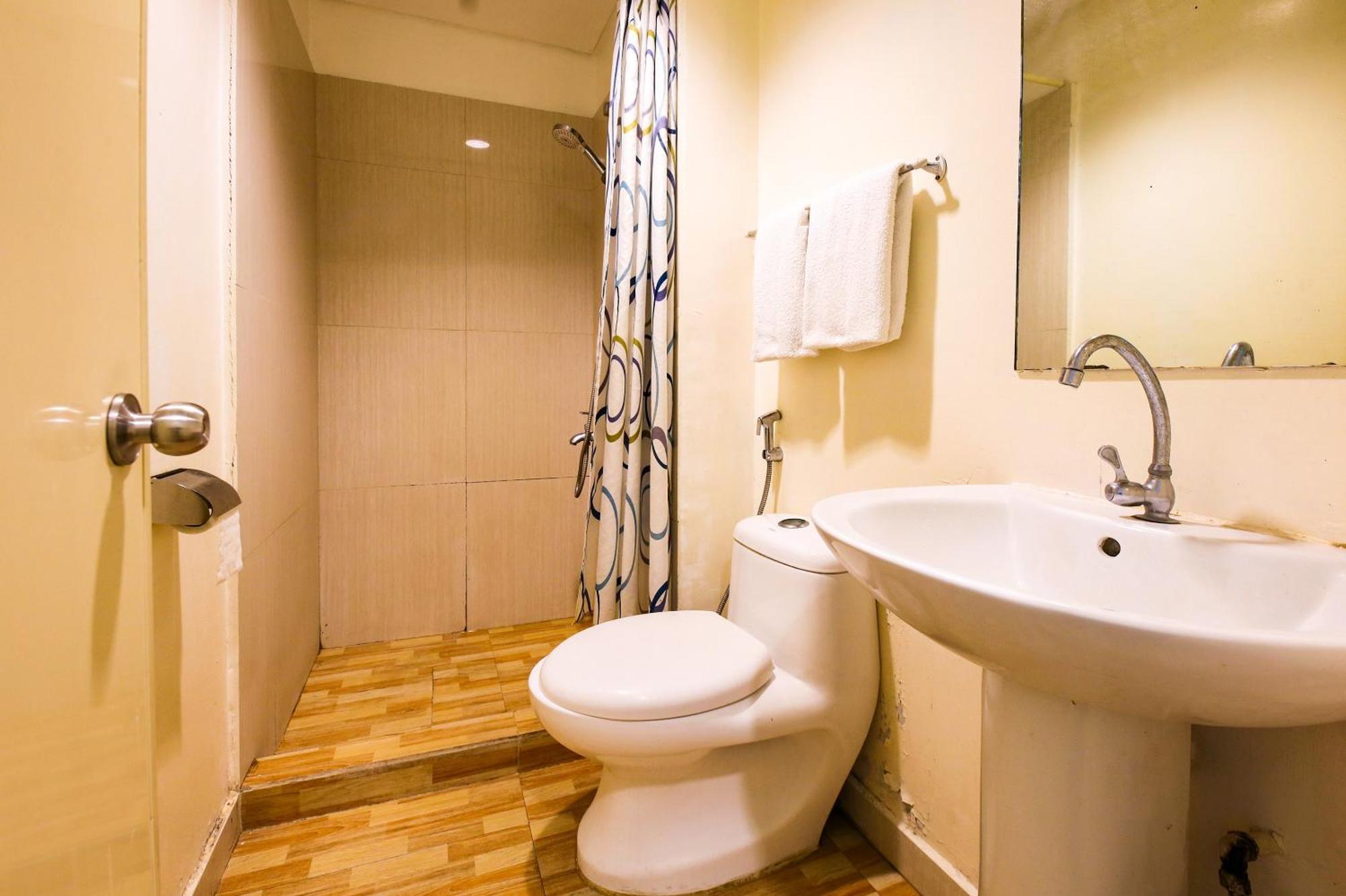Oyo 769 Poblacion Suites Polaris Makati City Eksteriør bilde